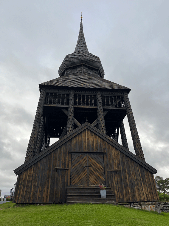 Frösö Kyrka Holzturm freistehend